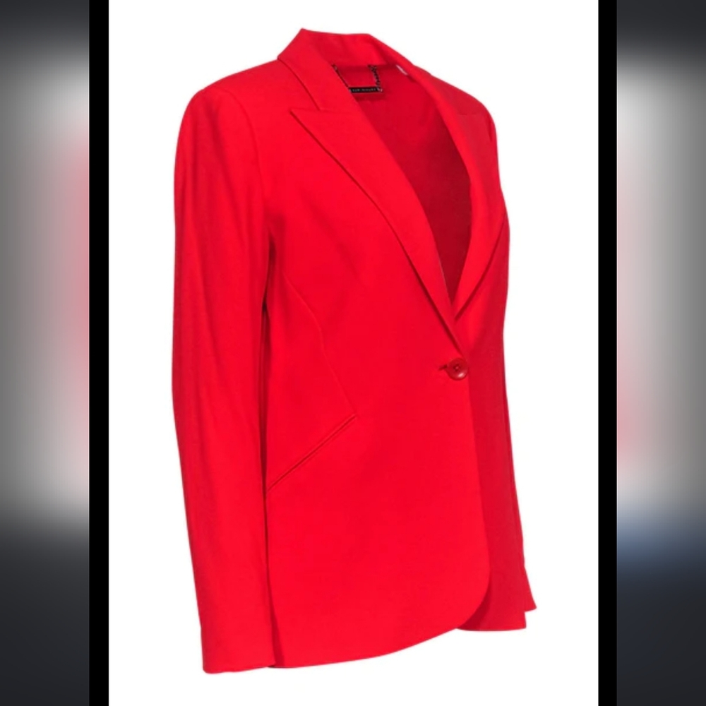 🗽 Tahari red past waist length blazer